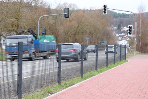 Schul und Kindergartenweg in Erdhausen wird sicherer